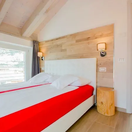 Casa Tosca - *